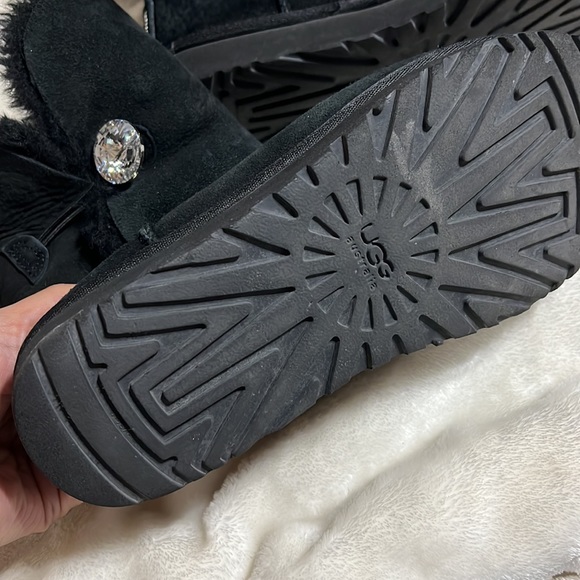 UGG Bailey Button Bling Boot size 8 - Picture 10 of 13